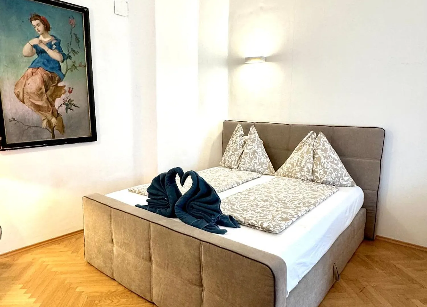 Historical Apartment In City Center Vienna Austria